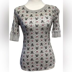 Grey Skull Pattern Women's Top - Casual Graphic Tee